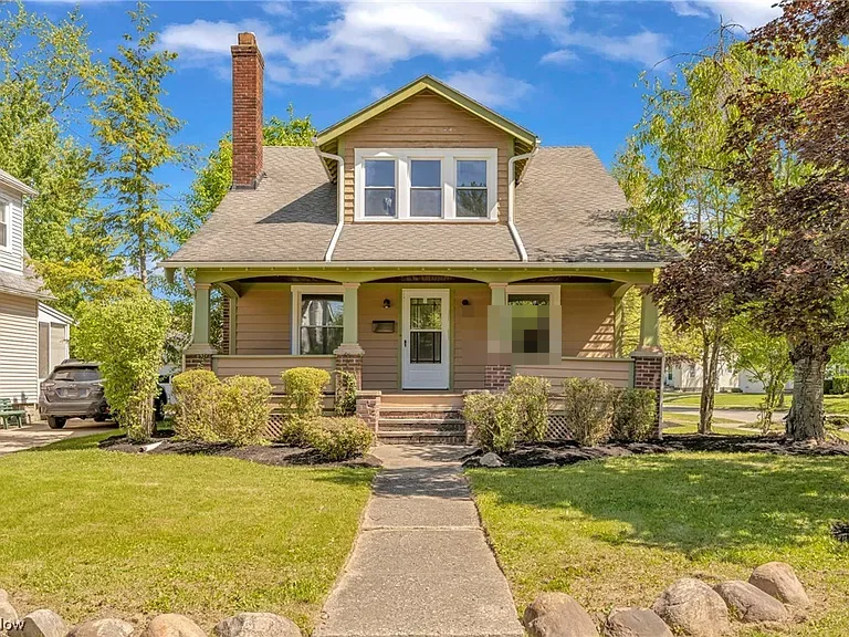 Bedford Ohio fix and flip renovated exterior