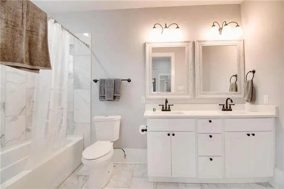 Furnished interior of a New Orleans Airbnb refinanced with a Tidal Loans cash-out DSCR loan